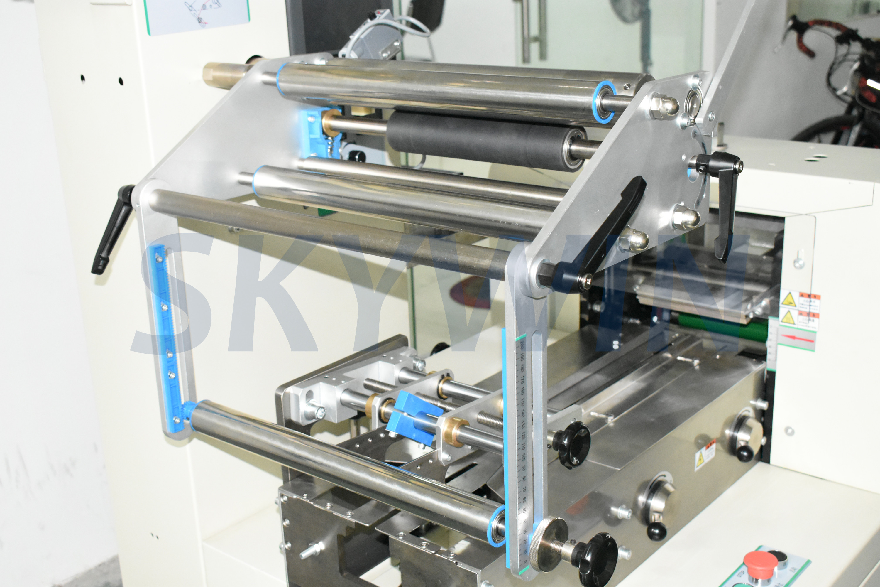 small Horizontal Flow Wrap Packing Machine PLC Controlled
