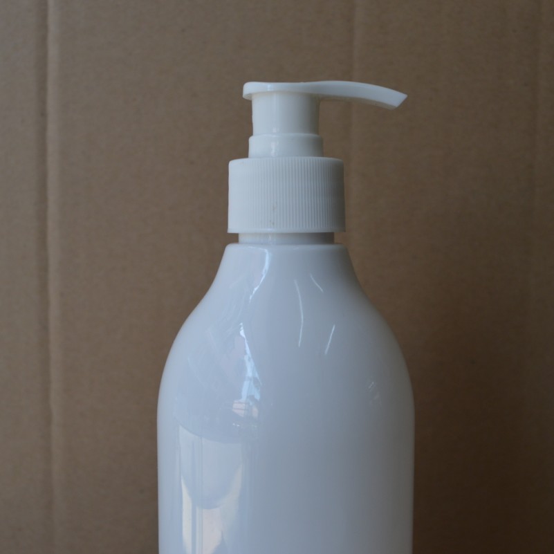 PET 500 ml empty shampoo bottle in white color