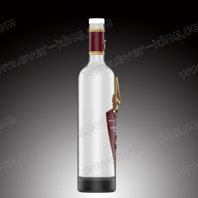 500mL Liquor Vodka Glass Bottles With Shield Shaped Metal Label