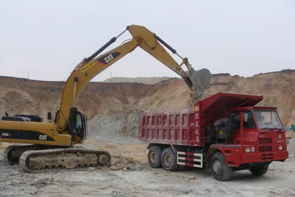 mining tipper truck / dump truck bottom thickness 12mm and HYVA Hydraulic lifting system