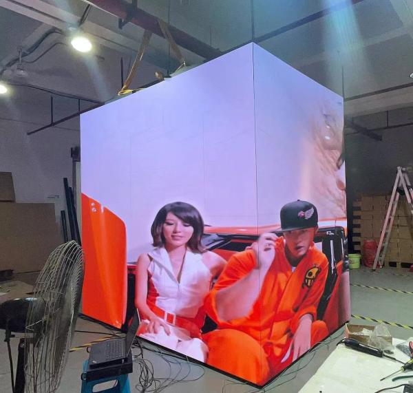 640x480 Die Casting Cabinet Indoor P2.5RGB 4 Sides Big LED Screen 3840hz