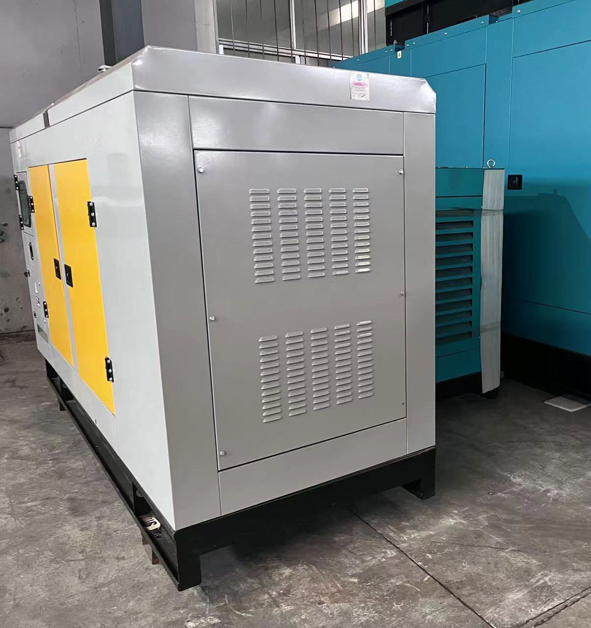 400KW Silent Speaker Yuchai Diesel Generator Set for Power 500KVA Backup Power Supply