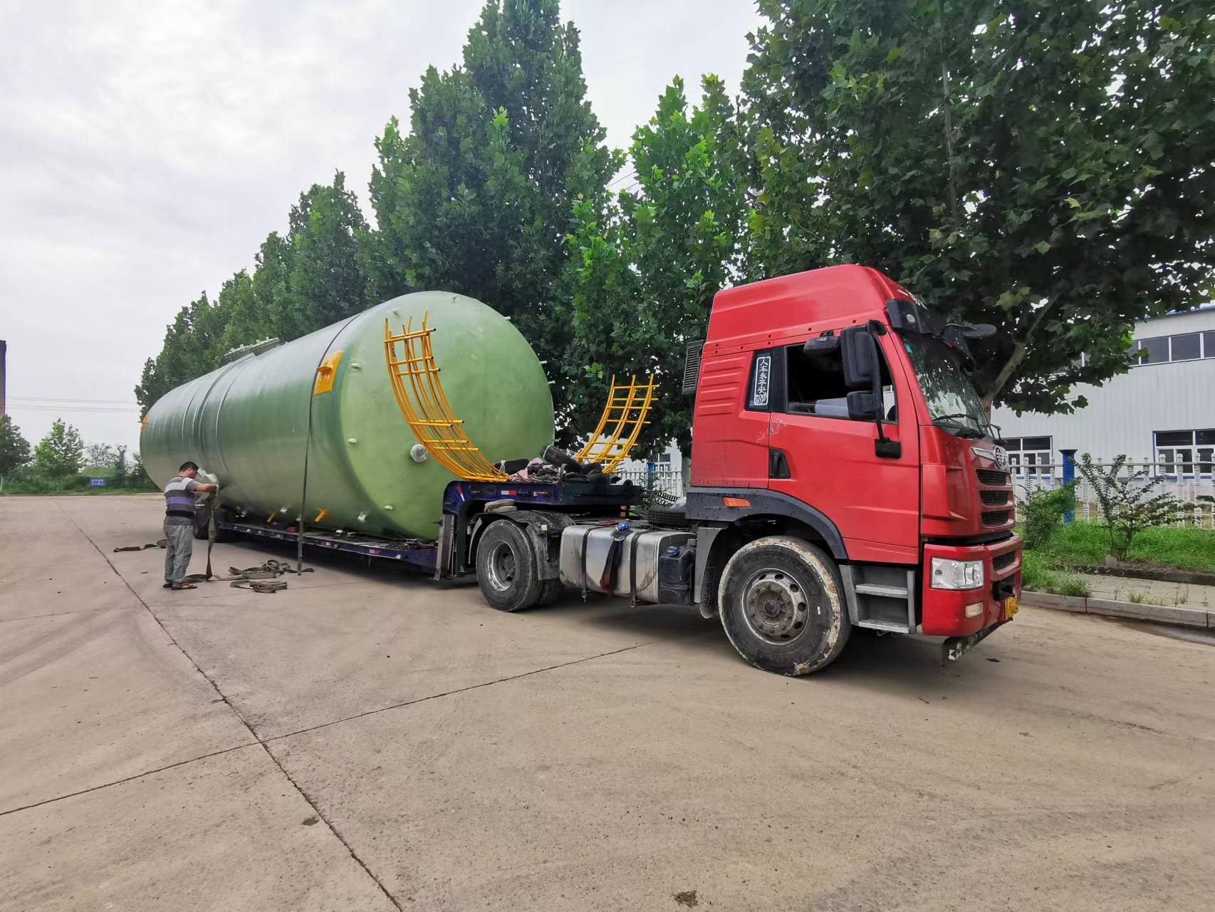 Vertical Round FRP Storage Tank For Food Brewing Chemical Resistance
