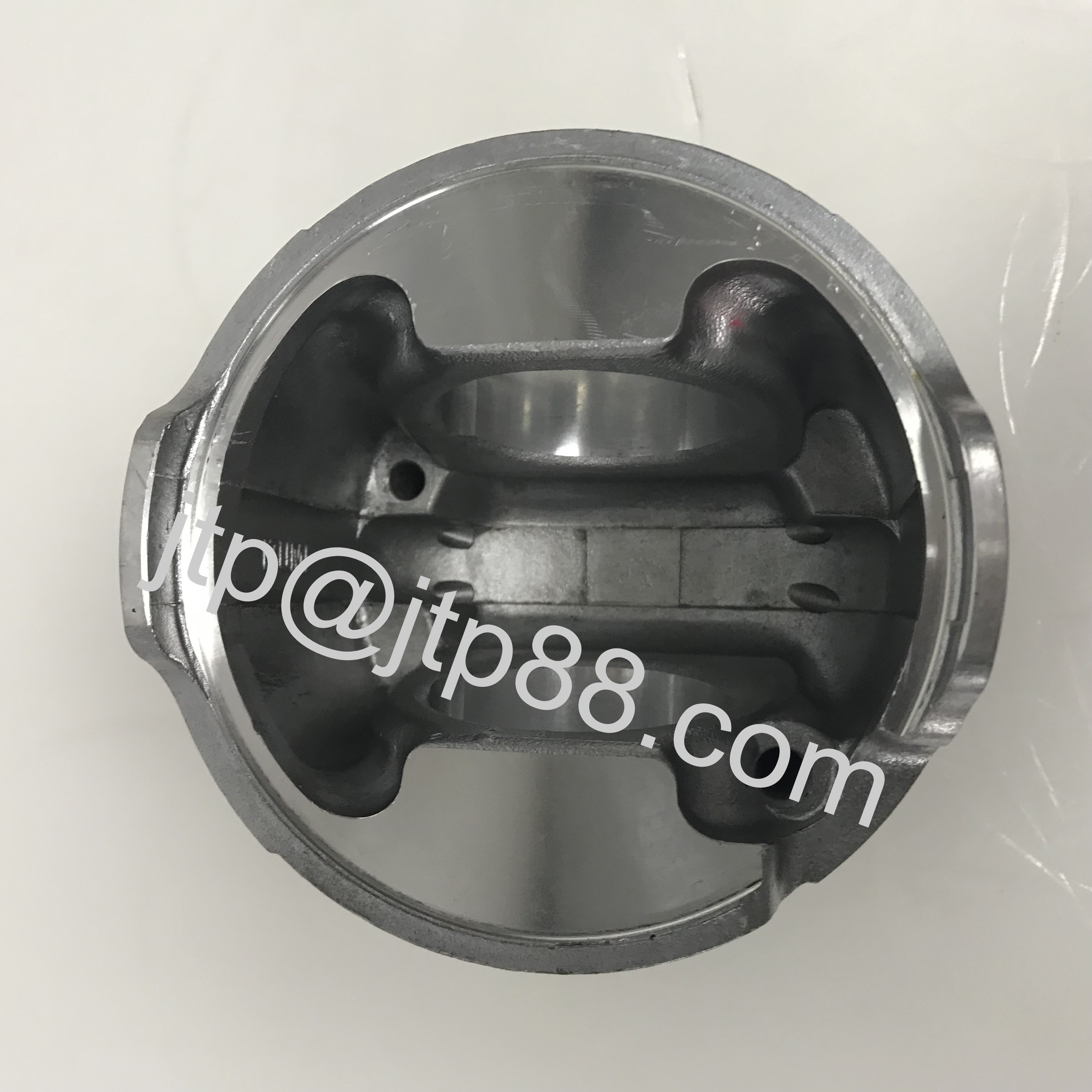 4D55 Cylinder Diesel Engine Piston MITSUBISHI MD182601 ( R ) MD182607 ( L ) With Inner Cooling