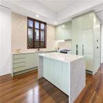 Modern Solid Wood White Kitchen Cabinets MDF Board With Single Sink / Faucet