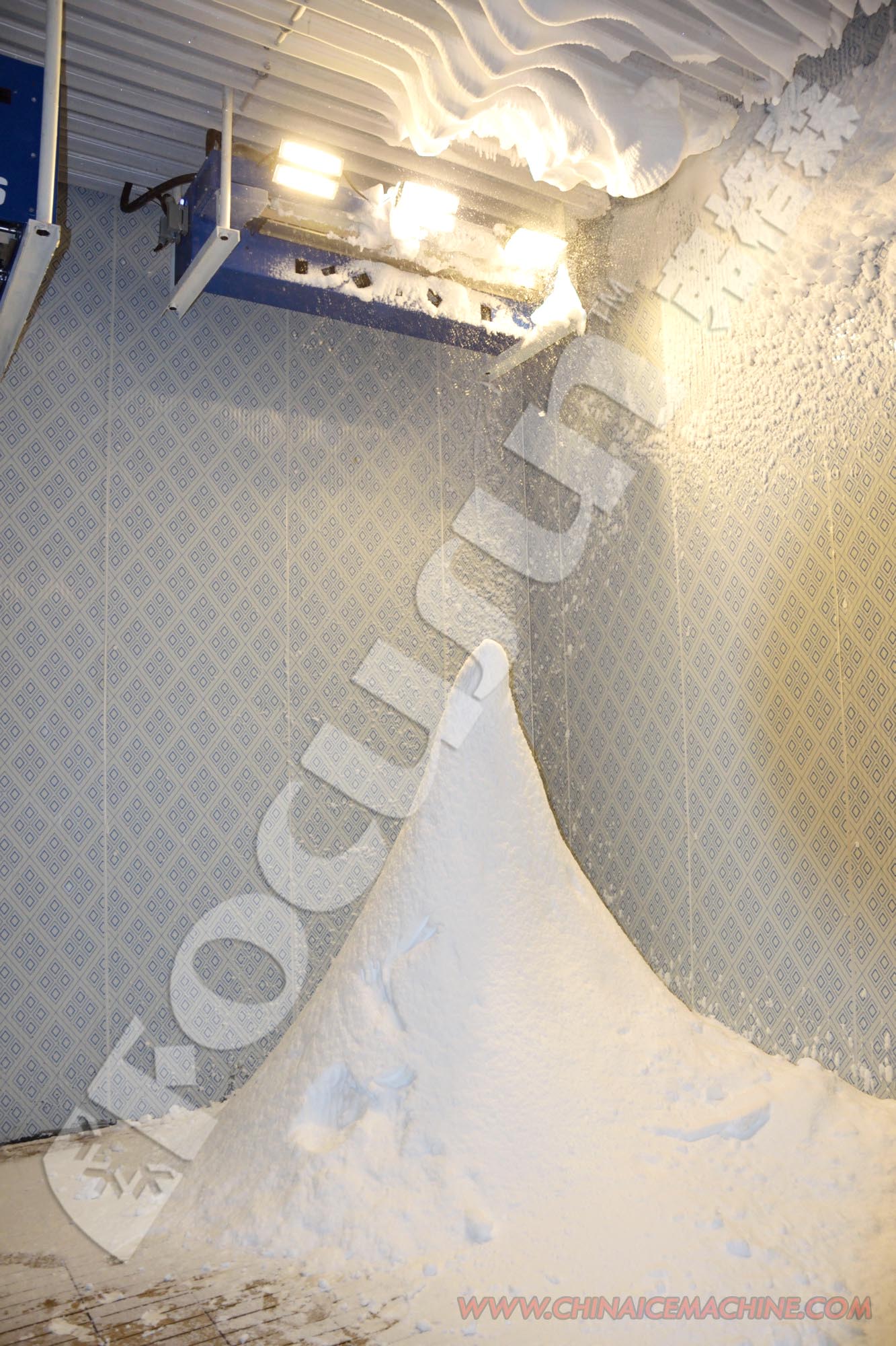 Durable Snow Making Machine for Indoor/Outdoor Ski Resorts L2370mm x W1970mm x H930mm