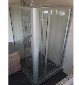 Wholesale Customized Size Aluminium Shower Cubicles Toughened Glass Side - Hung Open from china suppliers