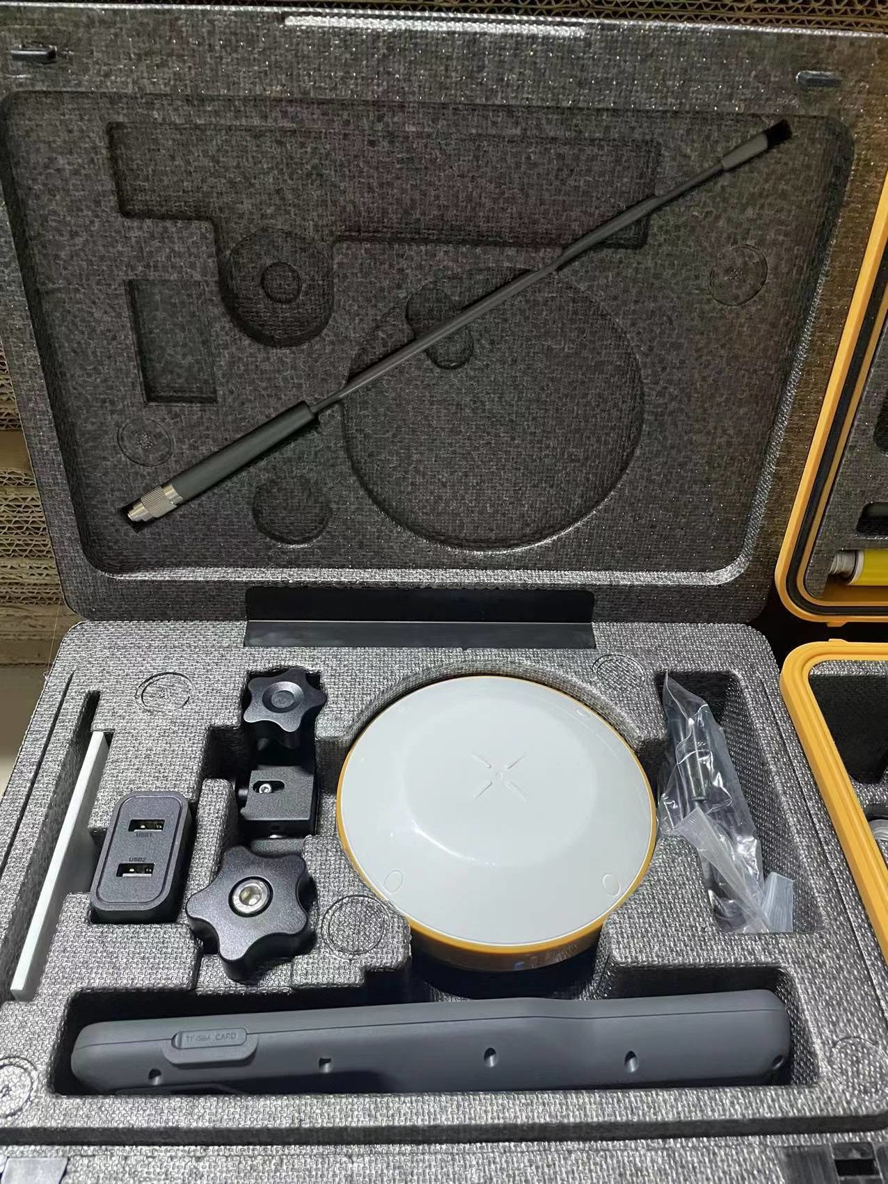 14 Hours Working Time Hi-Target GPS RTK Gnss Receiver 4.2W Hi-Target V10 Pro