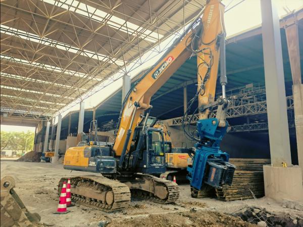 Side Grip Excavator Mounted Hydraulic Vibro Hammer For Narrow Construction