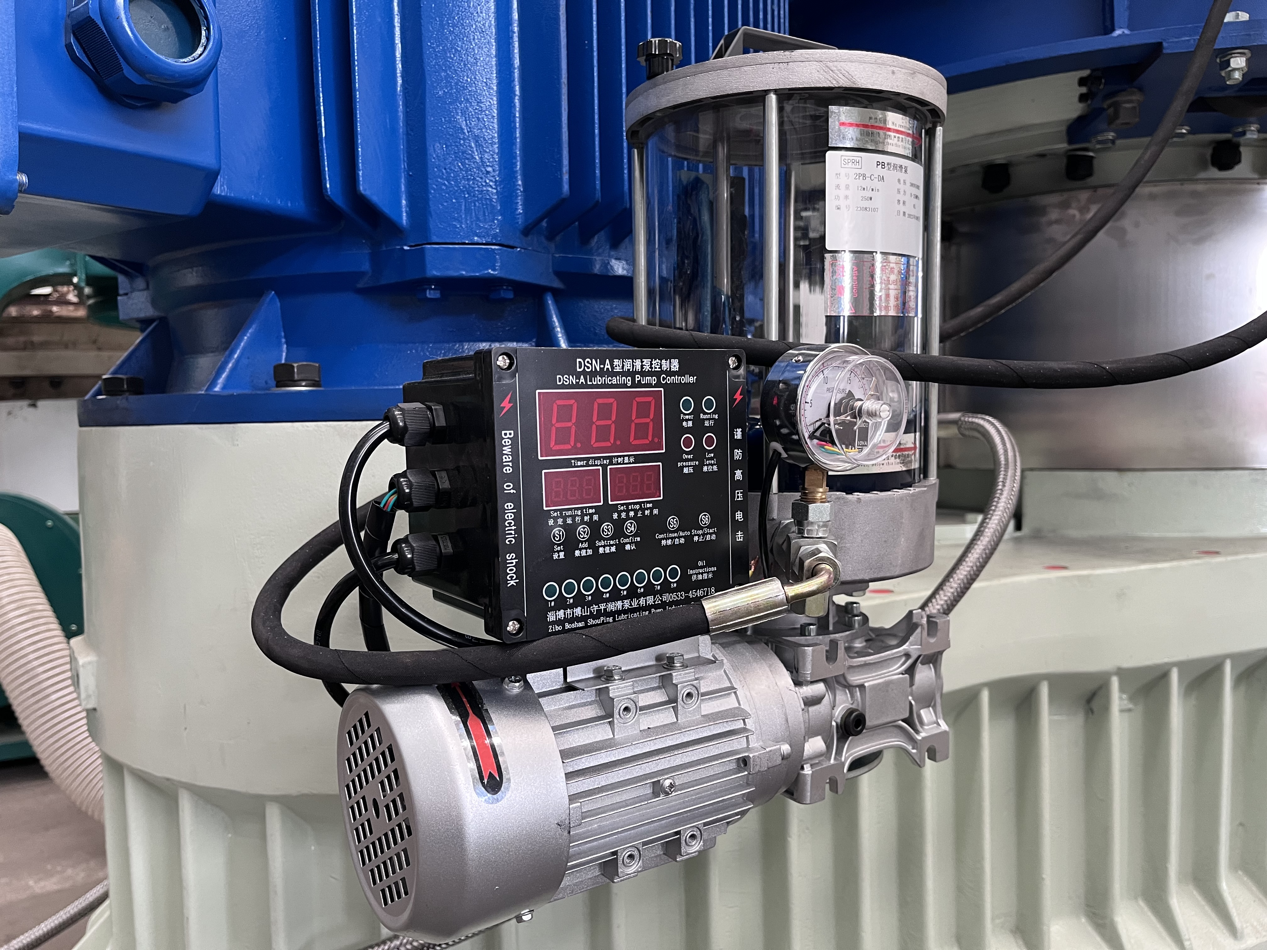 1500-2000Kg/H Ring Die Pellet Machine Lubrication Pump Pellet Fuel Maker