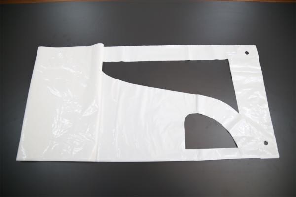 Breathable Disposable PE Aprons Flat Packed For Kitchen / Painting / Beauty