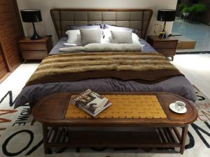 Wholesale 2017 New design of Fabric Upholstered headboard Bed by Walnut wood frame for Fashion Apartment bedroom furniture use from china suppliers