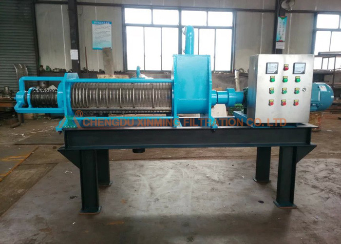 Blue Solid Liquid Separation Equipment For Cow Manure Sewage , 1 Year Warranty