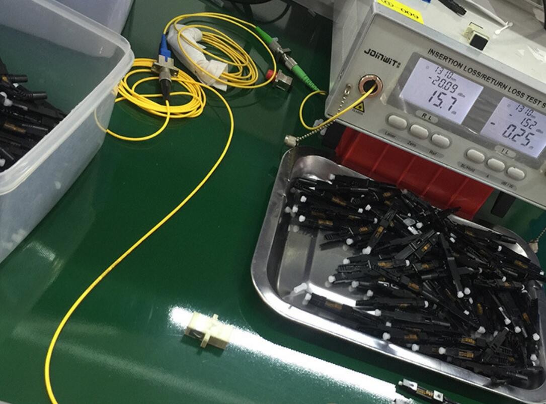 Embedded Single Mold SC APC Quick Connector Insertion Loss 0.3DB Polishing Stype