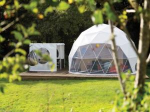 Wholesale Ready To Ship 5m Geodesic Dome Winter Igloo Glamping Dome House from china suppliers