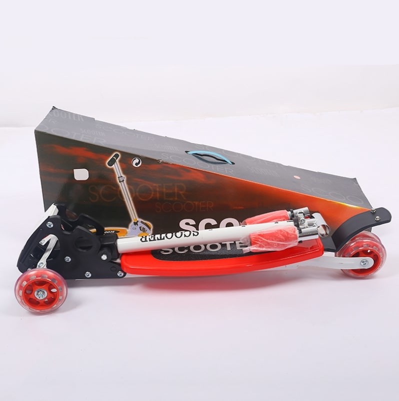 Kids Skate Kick Scooter 4 Adjustable Height Lean To Steer With PVC Light Up Wheels