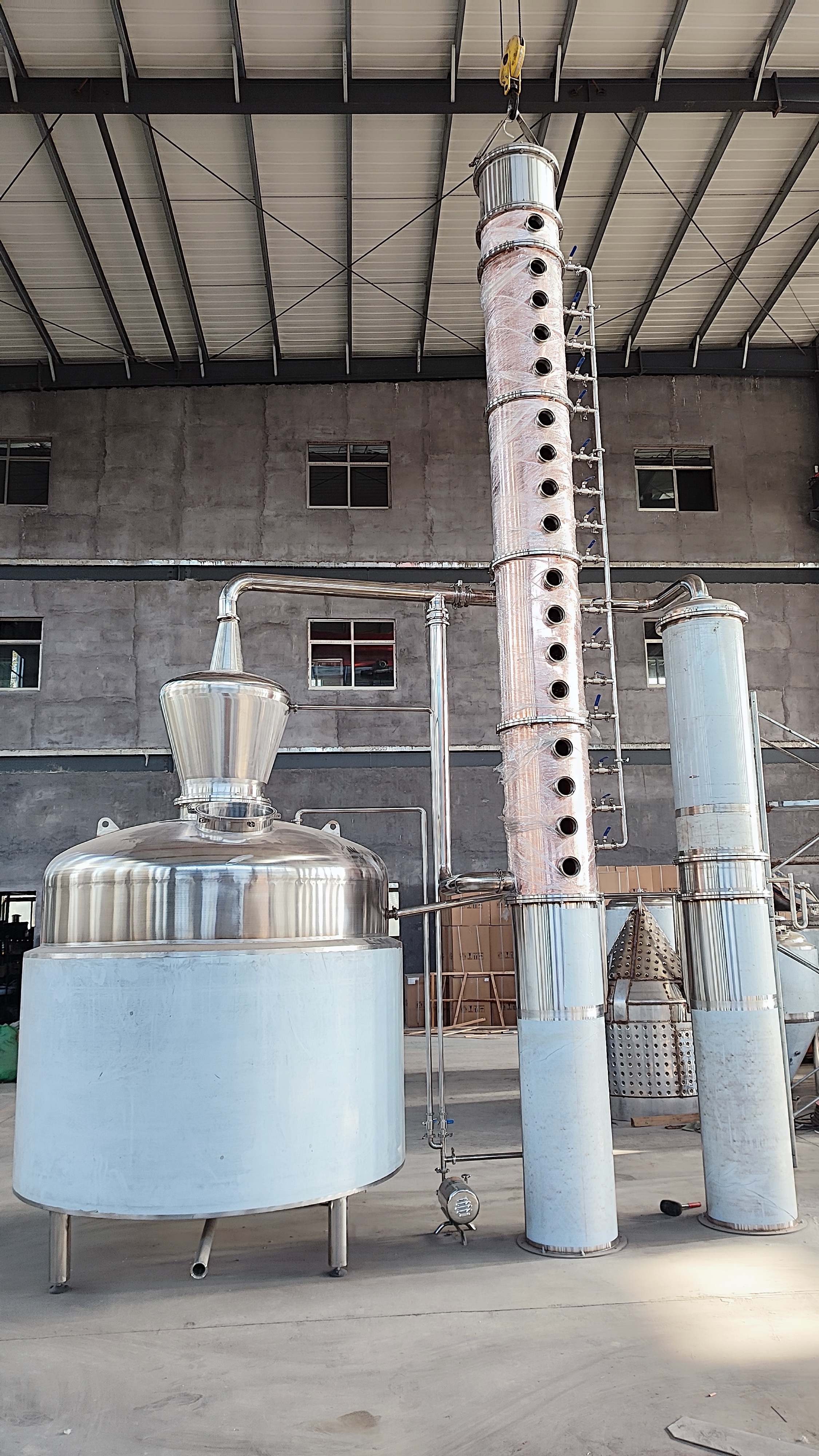 GHO 3000 KG Stainless and Copper 2000L Vodka or Whiskey Distillation Equipment with 1