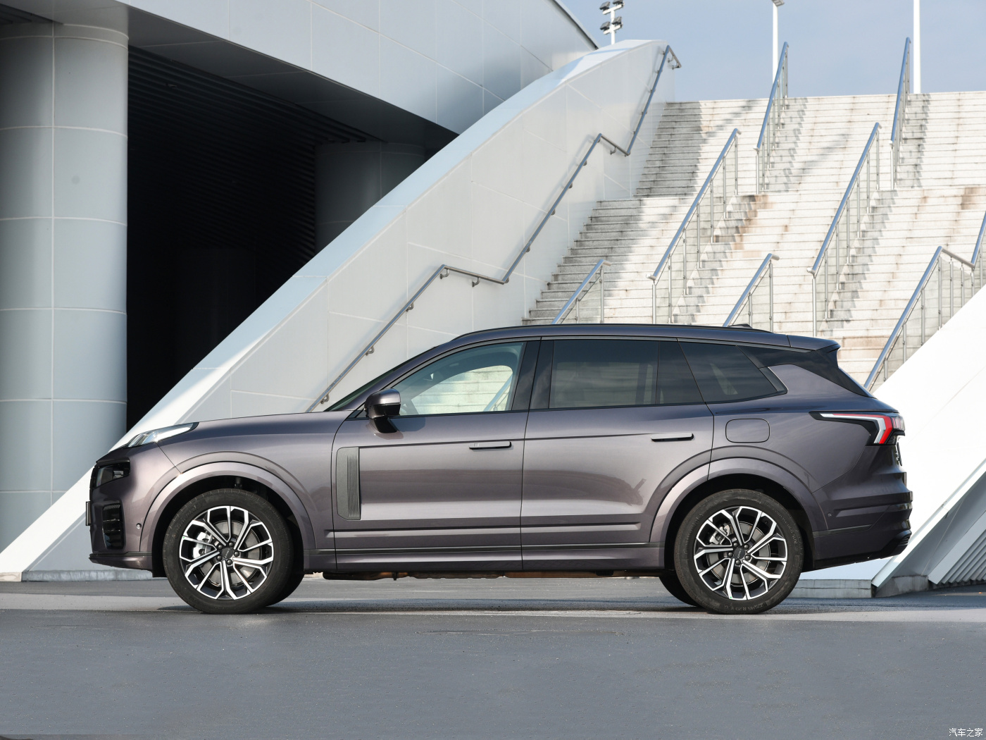 2023 Geely Lynkco 09 EM-P PHEV Petrol electric hybrid suv at with and pure electric cruising range of 150km