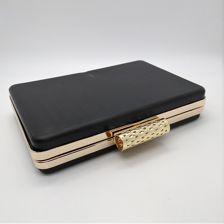 Hollow Web Closure Gold Clamshell Purse Frame With Chain Loops