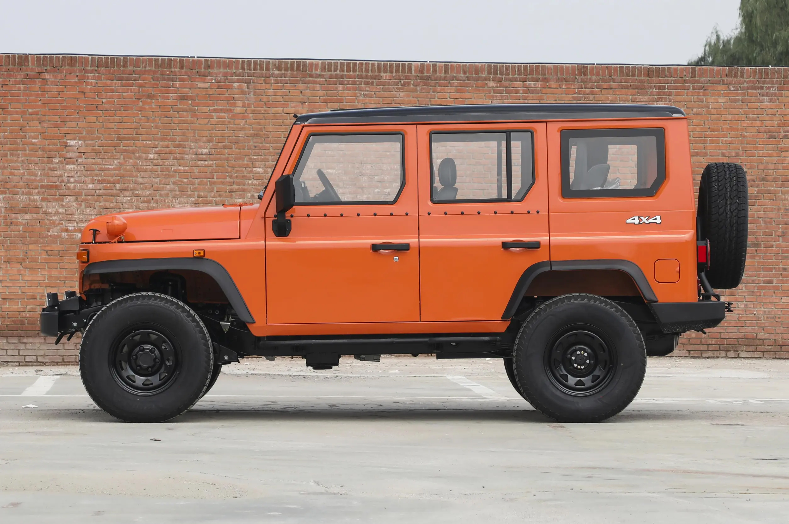 BAIC BJ 212 Small Size SUV 2.4T Maximum 211 Horsepower L 4 Gas Car With 6 Gearbox Max Speed 150KM/H Petrol Car 4WD Manual Car
