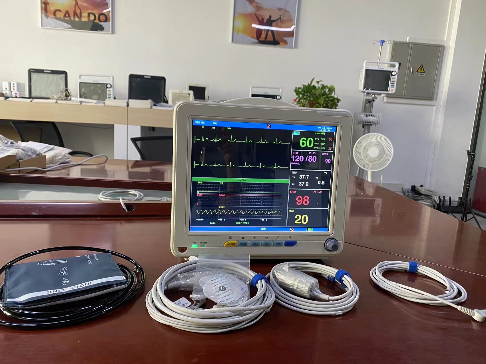 12" TFT LCD Heartbeat Monitor Machine Off White Color SKD OEM Accepted