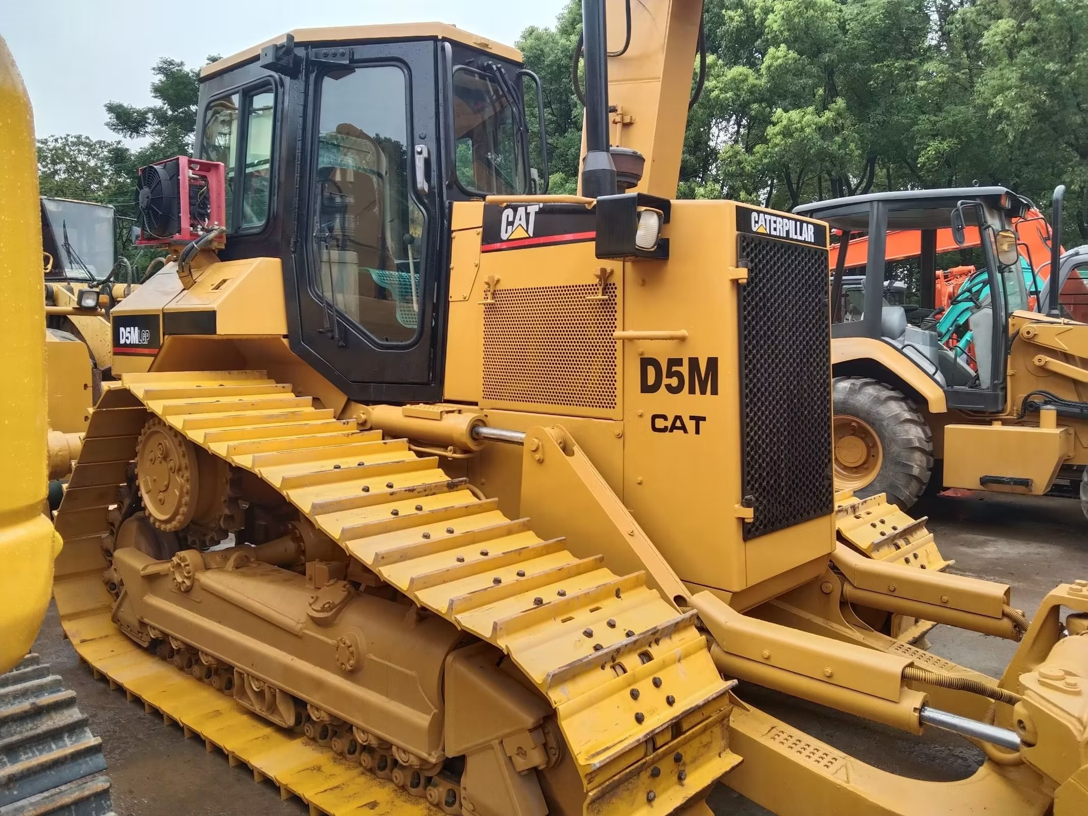 Low-Ground-Pressure Used Bulldozer CAT D5M - Perfect For Wetland & Soft Terrain