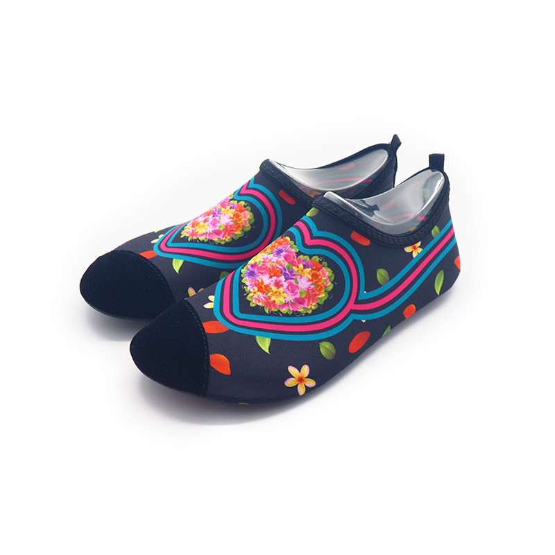 Seaside Quick Dry Aqua Socks Water Skin Shoes Black Heart Pattern