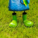 Unique Multiple Garden Ornaments Metal Animal Figurines Frog Holding Umbrella