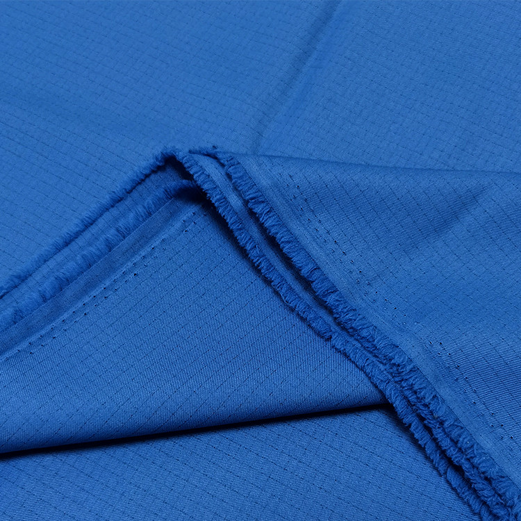 150mm Grid 98% Polyester 2% Carbon Fiber ESD Fabric For Cleanroom Clothing