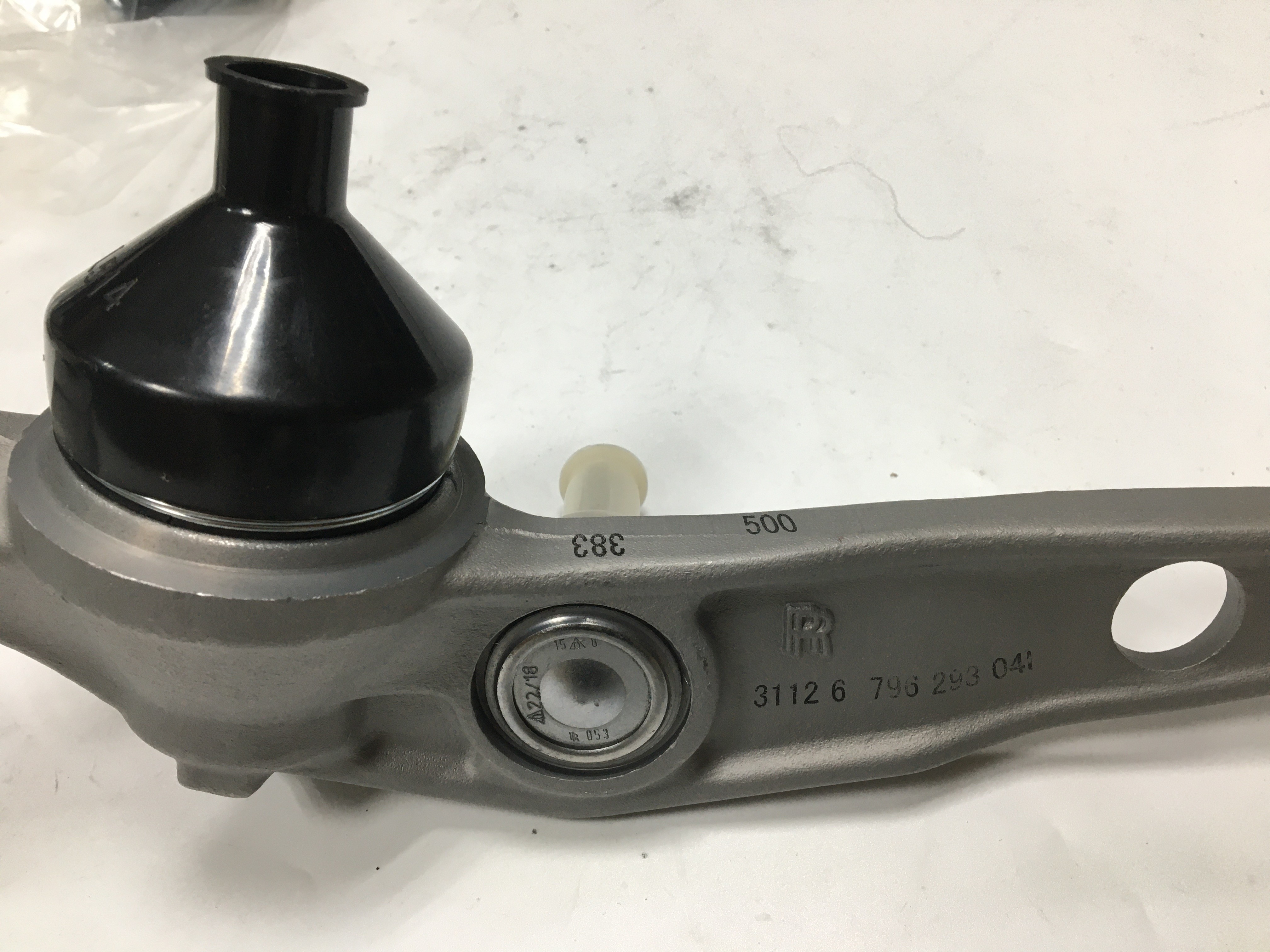 Car suspension Lower Control Arm For Rolls Royce Phantom 31122180523