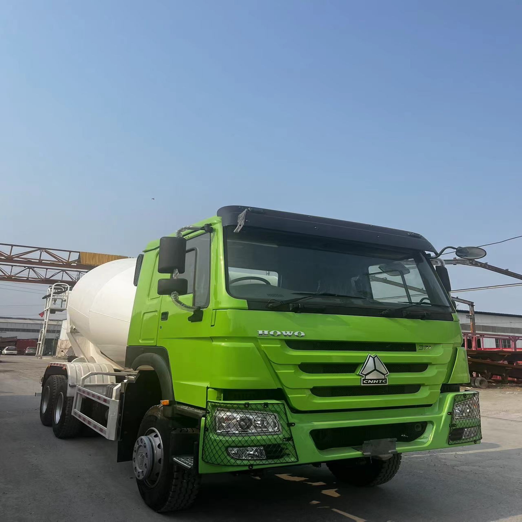 HOWO 371 Used Concrete Trucks 8x4 Cement Mixer