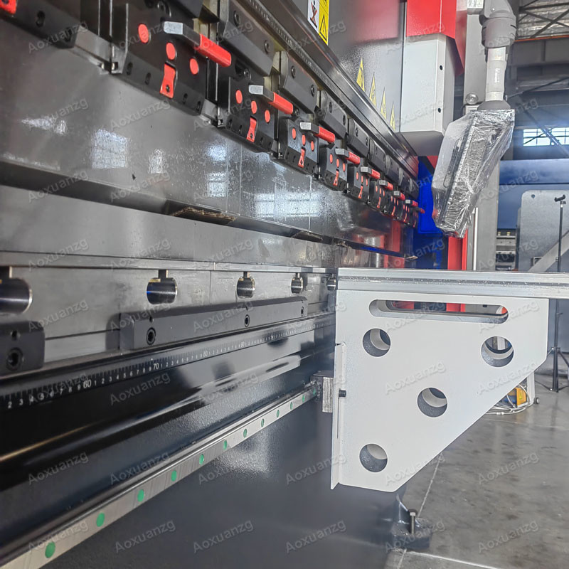 HK58T Controller Hydraulic CNC Press Brake For Metal Sheet Carbon Steel Press Folding Bender
