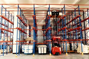 China Structural Warehouse Pallet Beam Frame Q235 Steel Metal Storage Drive-In Rack on sale