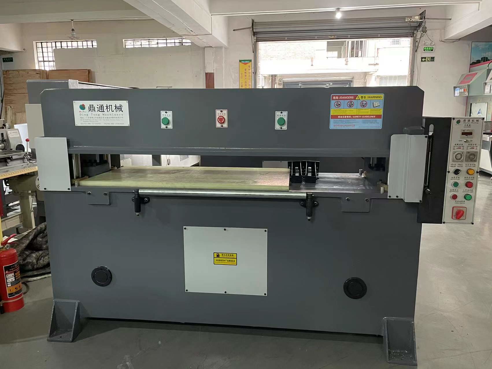 Customized Colur 30tons Hydraulic Leather Rubber Fabric sponge EVA Die Cutting Machine