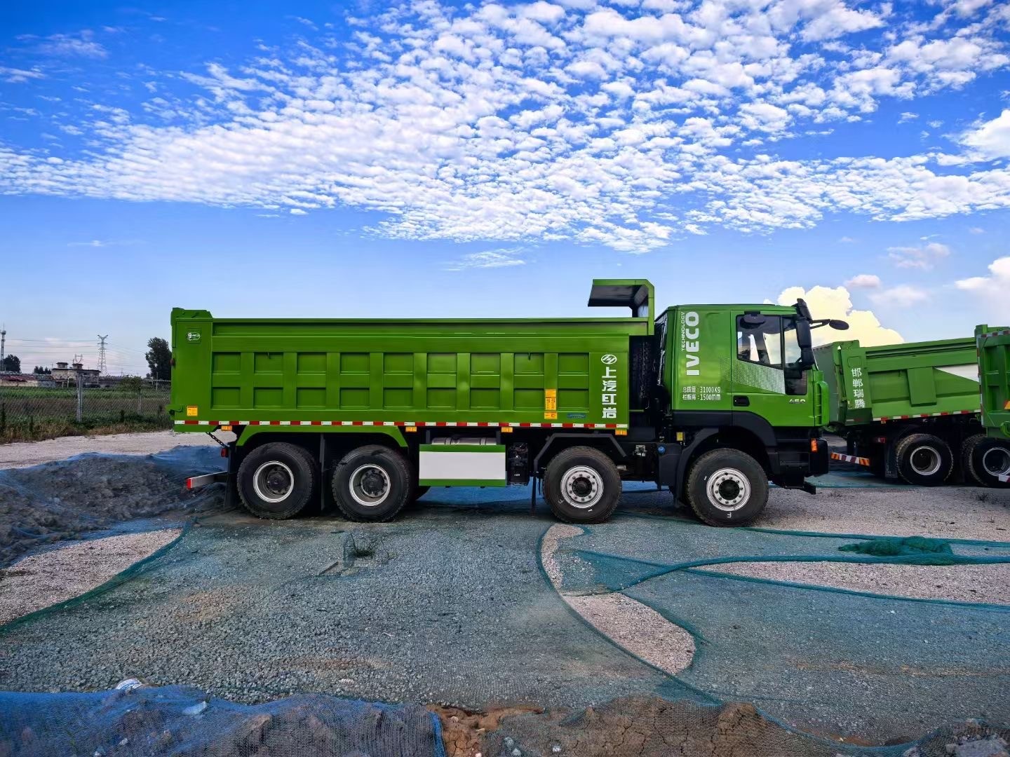 Used SAIC Hongyan 460hp dump truck 12 wheels Available