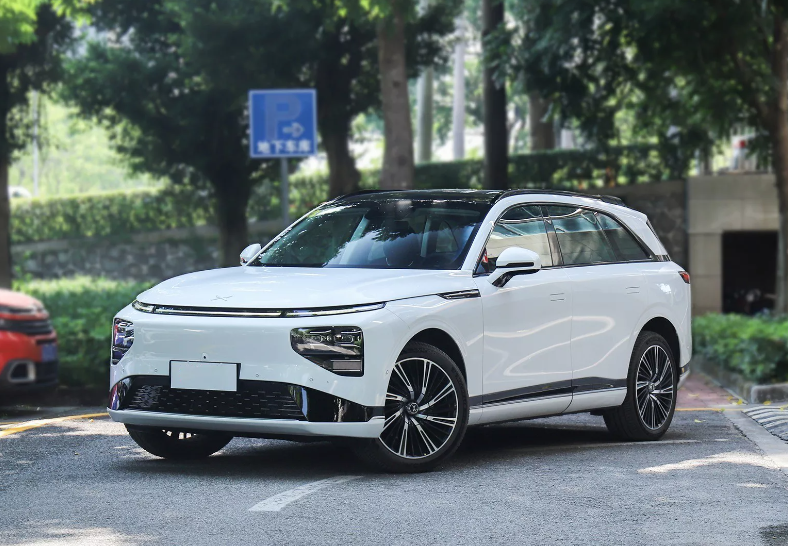 2023 Xiaopeng G9 Energy Electric Passenger Car with High Speed 700KM and 5-door 5-seats Body Structure