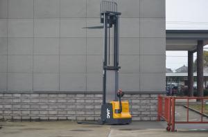 China 2 Stage Mast Platform Electric Pallet Stacker Truck 1.5T on sale