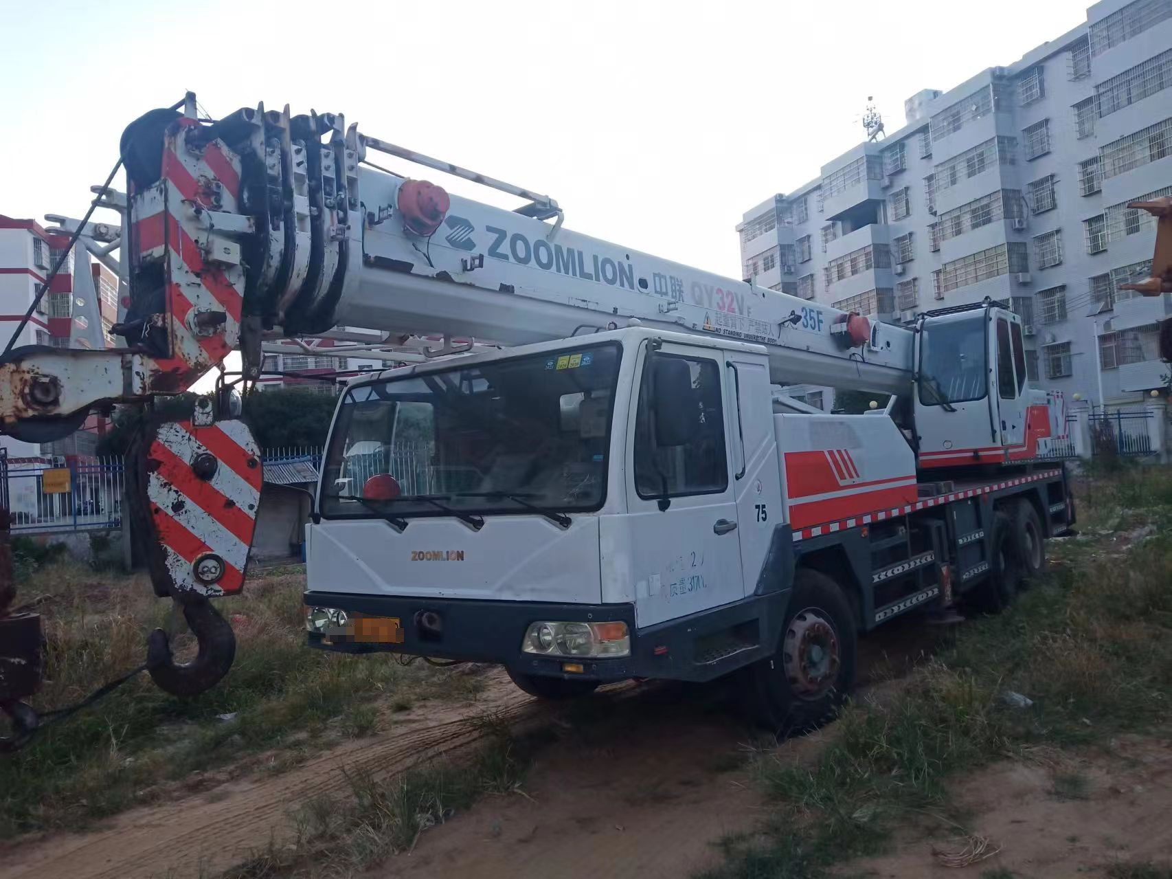 Zoomlion small mobile crane 25 tons, promotional sale