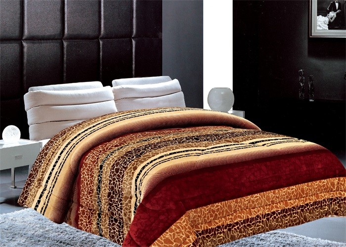 Geometric Type Winter Bed Covers , 5cm Thickness Solid Comforter Sets