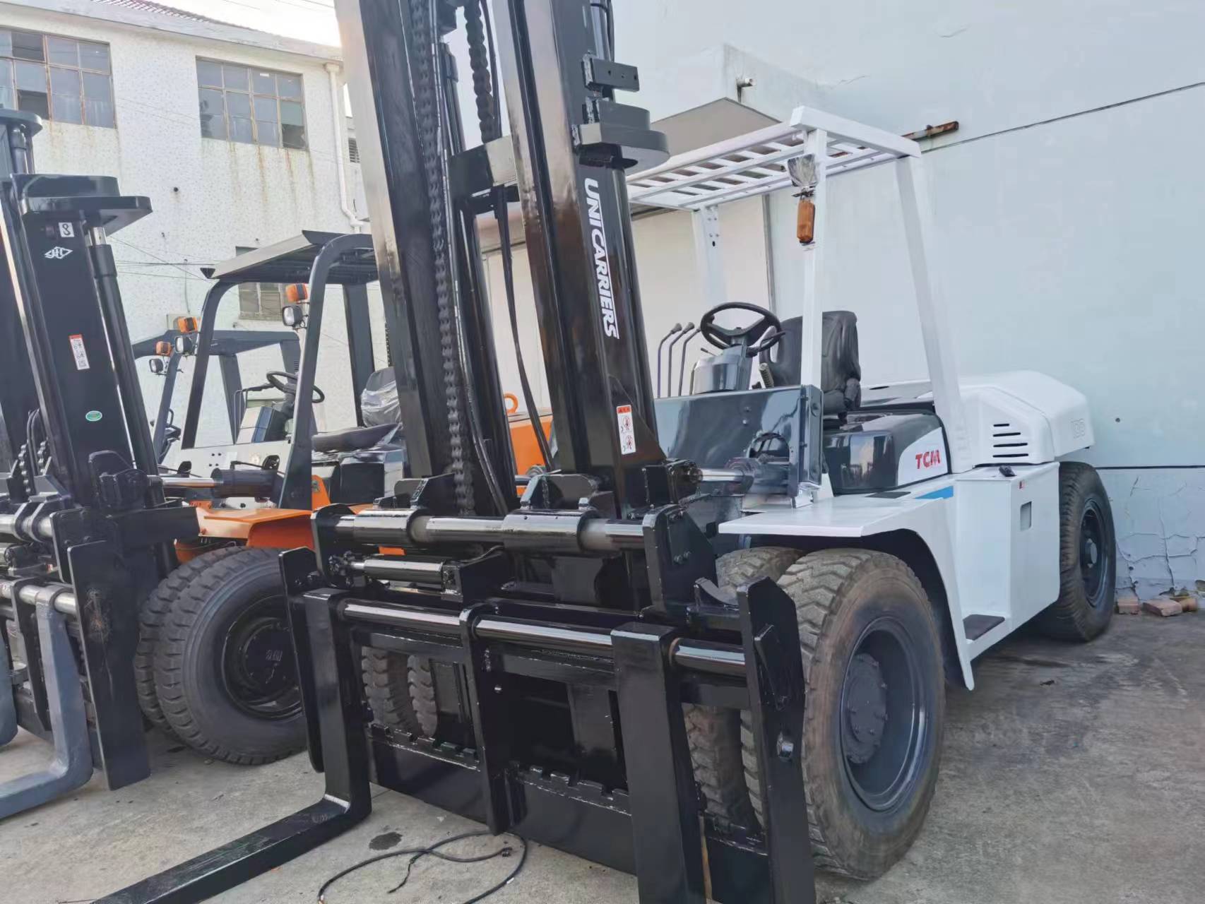 10 Ton TCM Diesel Forklift in Japan with 2 Stage Mast