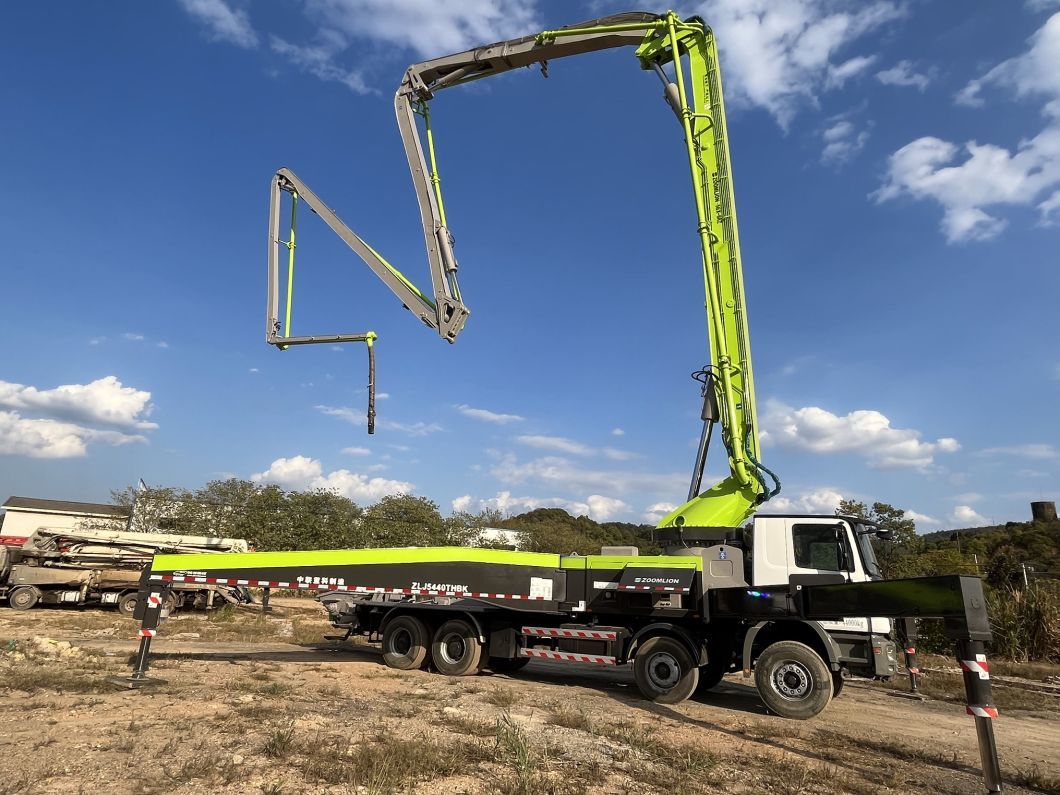 Renovated Used Mounted Concrete Pump Machine Zoomlions 56m Pump Truck in Stock for Sale in EXW Price