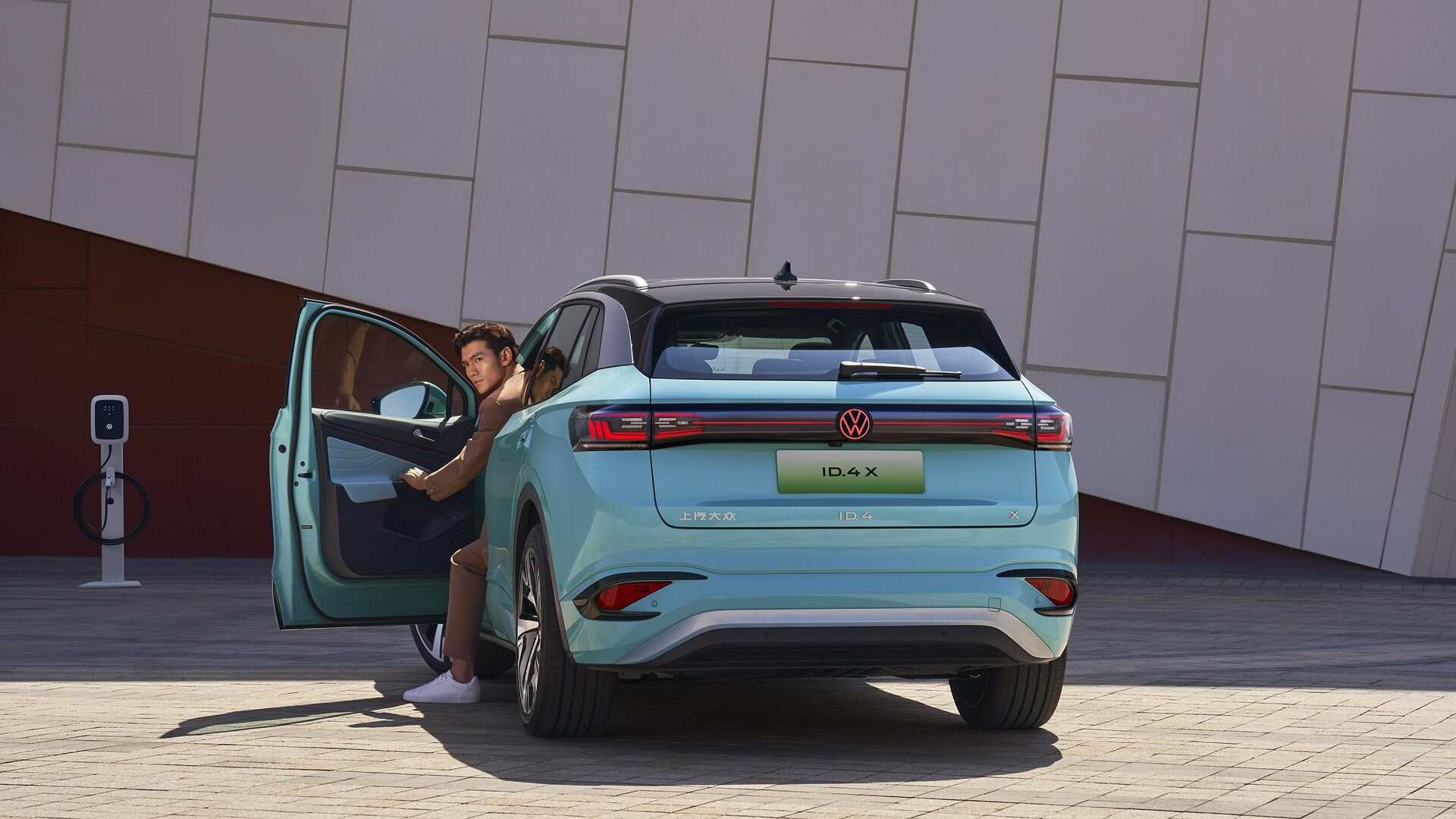 ID4 Pro New Car Lithium Battery Electric Car With Sunroof And High Speed SUV