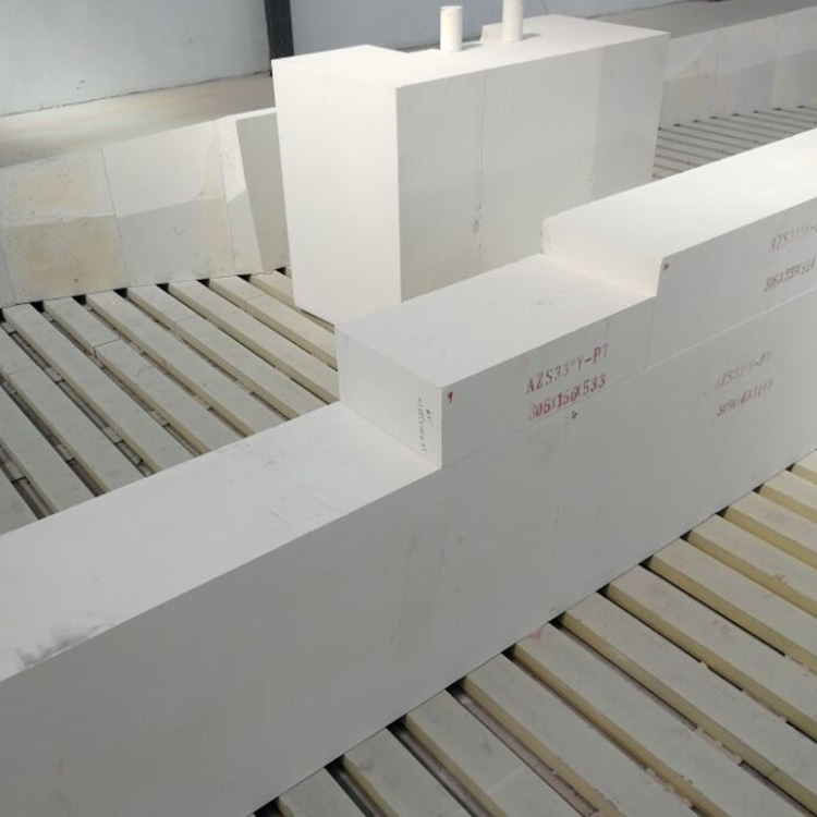 White Color Fire Retardant Bricks For Glass Smelting Furnace / EAF