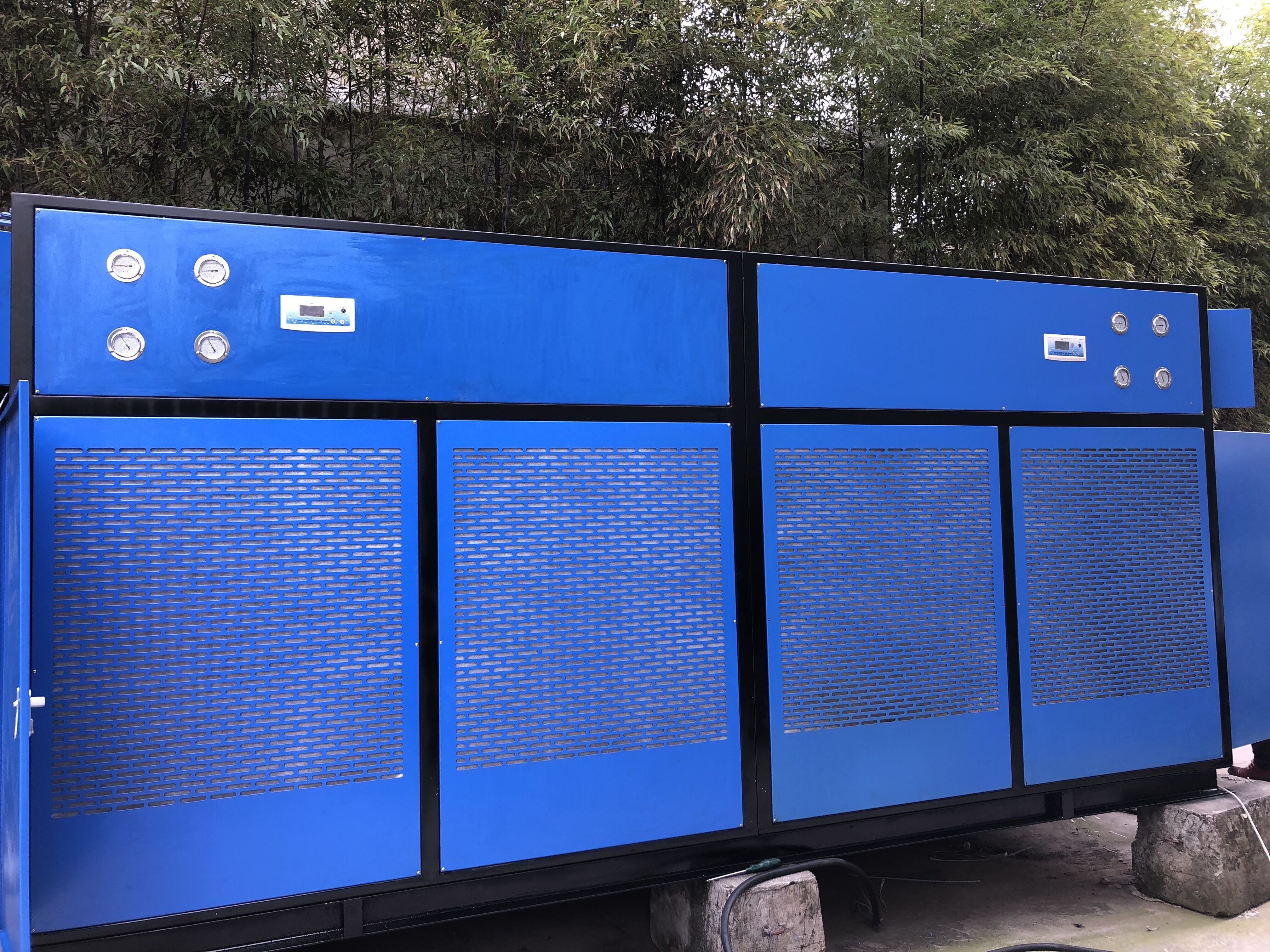 Solar Power Air To Water Generator Industrial Machine That Takes Water Out Of The Air