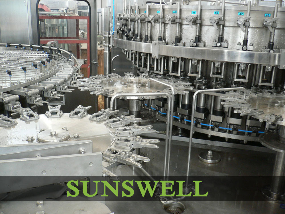 3-in-1 Carbonated Filling Machine For PET Bottle With 24 Rinsing Heads