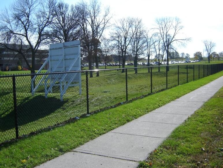 Durable Chain Link 60mm×60mm Metal Cyclone Fence For Commercial Industrial