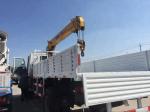 Sinotruk HOWO 4x4 290hp Truck Mounted Crane 6.3 Ton Telescopic Boom 12.00R20