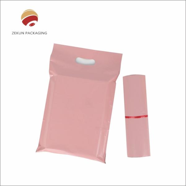 Soft Goods Mailing Bag Self-adhesive Sealing for Durable Distribution and