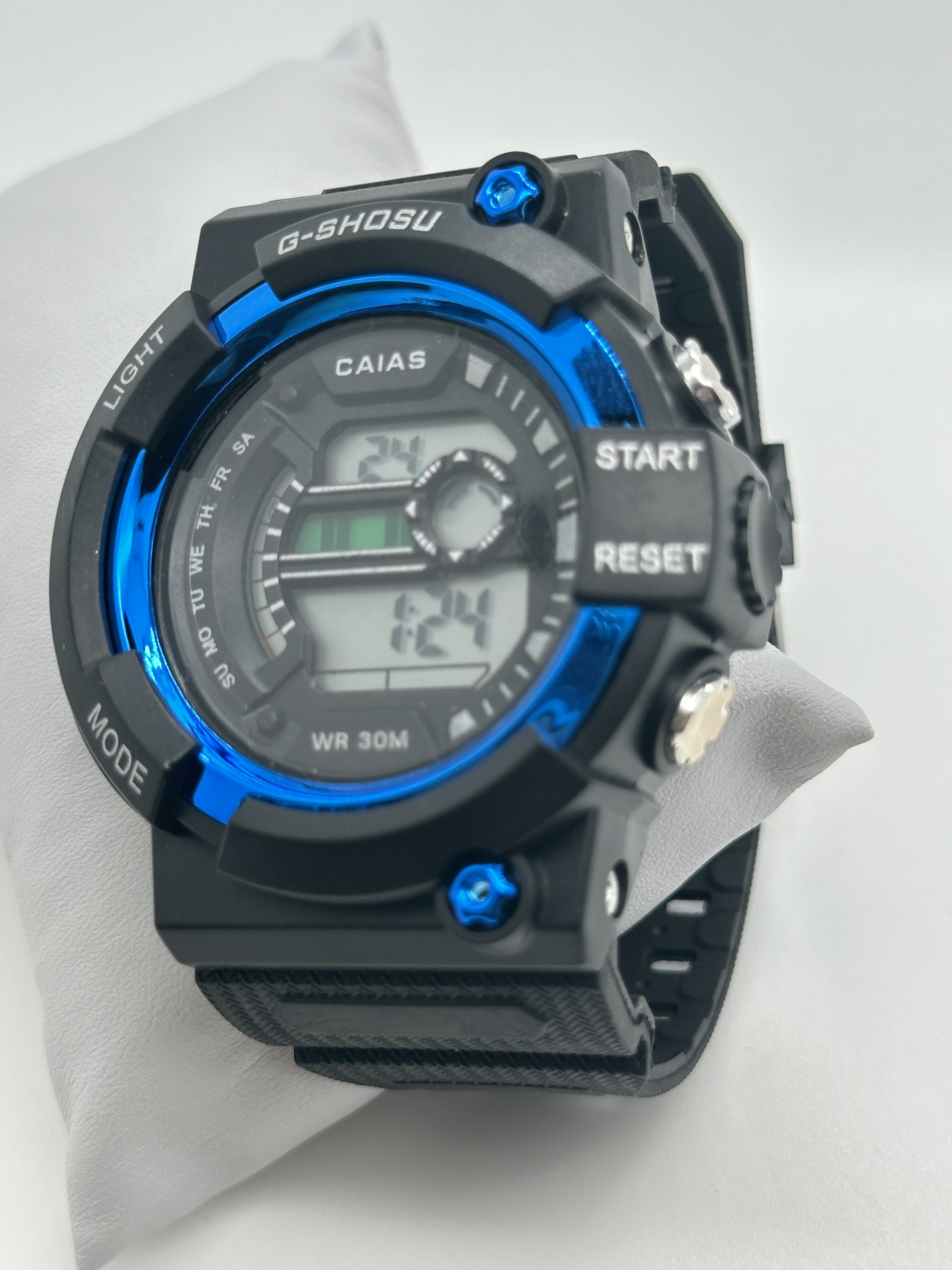 Stainless Steel Strap Watch Perfect Timepiece For Active And Adventurous Individuals