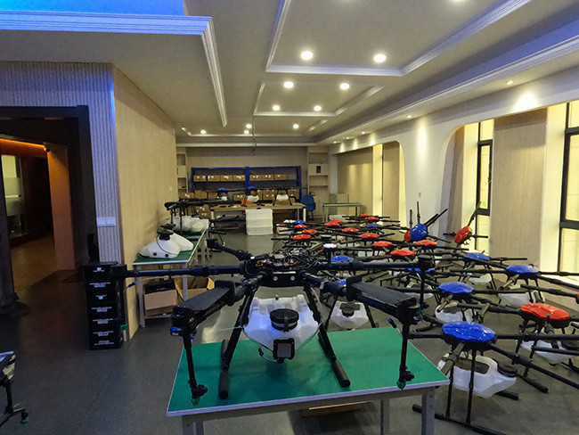 1.5m Fertilizer Spraying Drone With 6*80A Electronic Speed Control